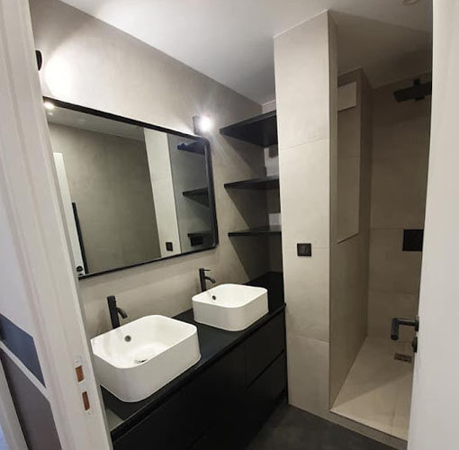 Salle de bains rénovée par Amenite